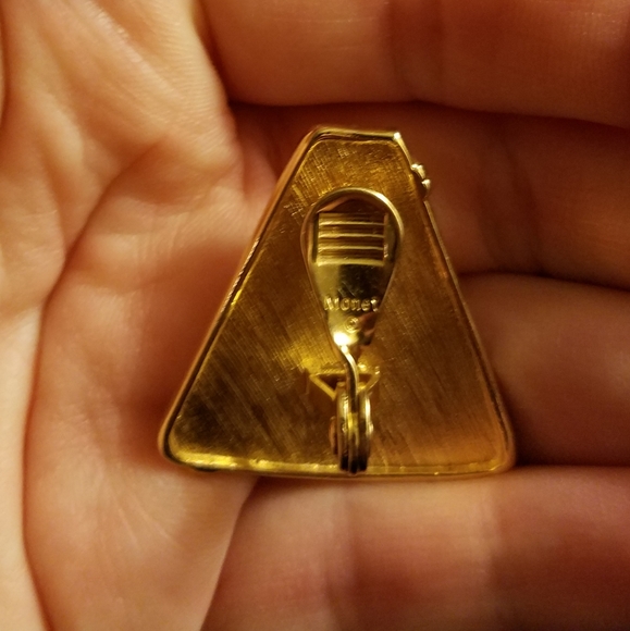 (Sold) Monet Vintage Signed Geometric Clip On Earrings - Picture 5 of 5